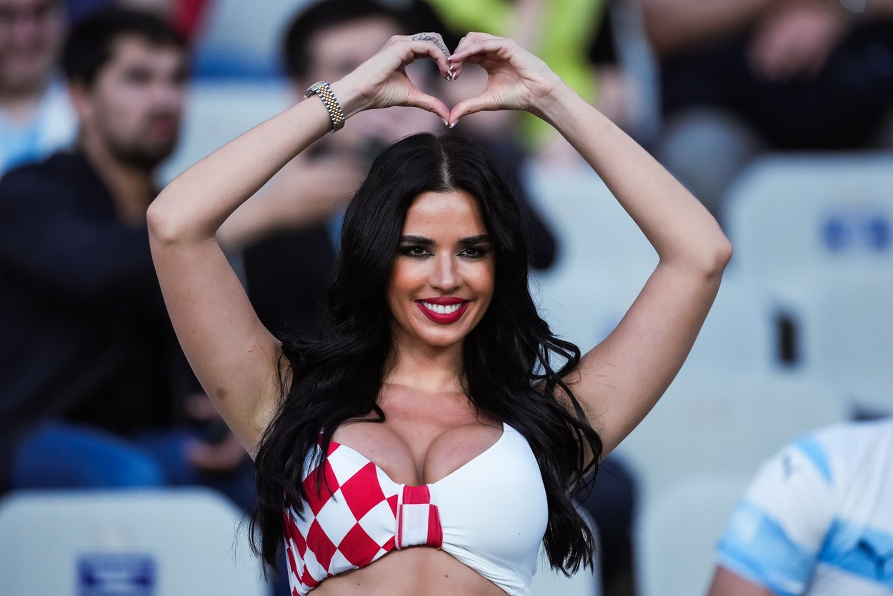 Ivana Knoll, cea mai înfocată fană a Croației, promisiune după ce croații s-au calificat la EURO 2024. Românii vor avea ocazia să dea nas în nas cu modelul internațional. GALERIE FOTO