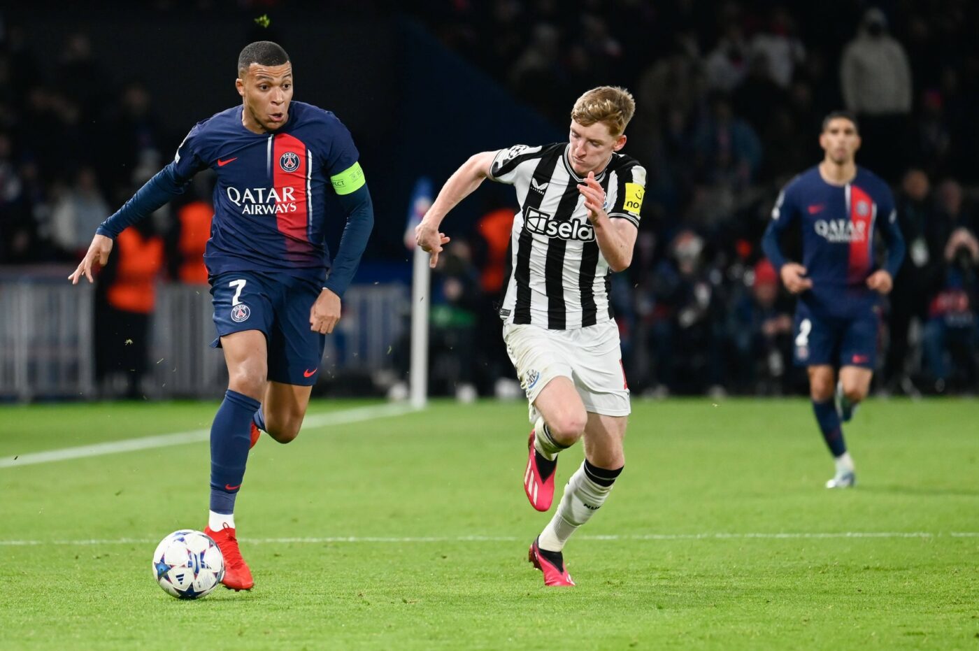 Kylian Mbappe și-a ieșit din minți după ce PSG s-a încurcat din nou cu Newcastle în Champions League! Starul francez s-a certat singur în fața reporterilor: „Dezamăgire! E frustrant, toți au văzut asta!”