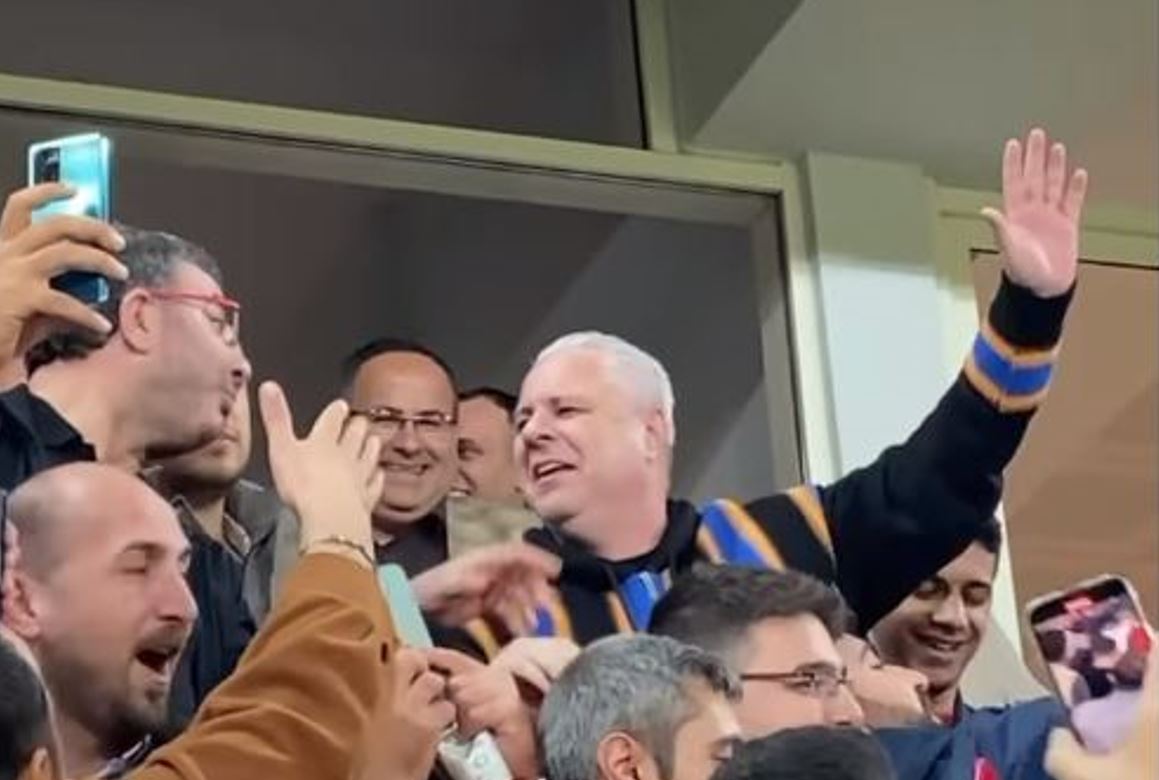 Marius Șumudică, dansuri orientale în tribune la scurt timp după ce a bifat un record negativ în Gaziantep – Rizespor 2-0! Fanii echipei gazdă și-au scos telefoanele și au început să-l filmeze | VIDEO
