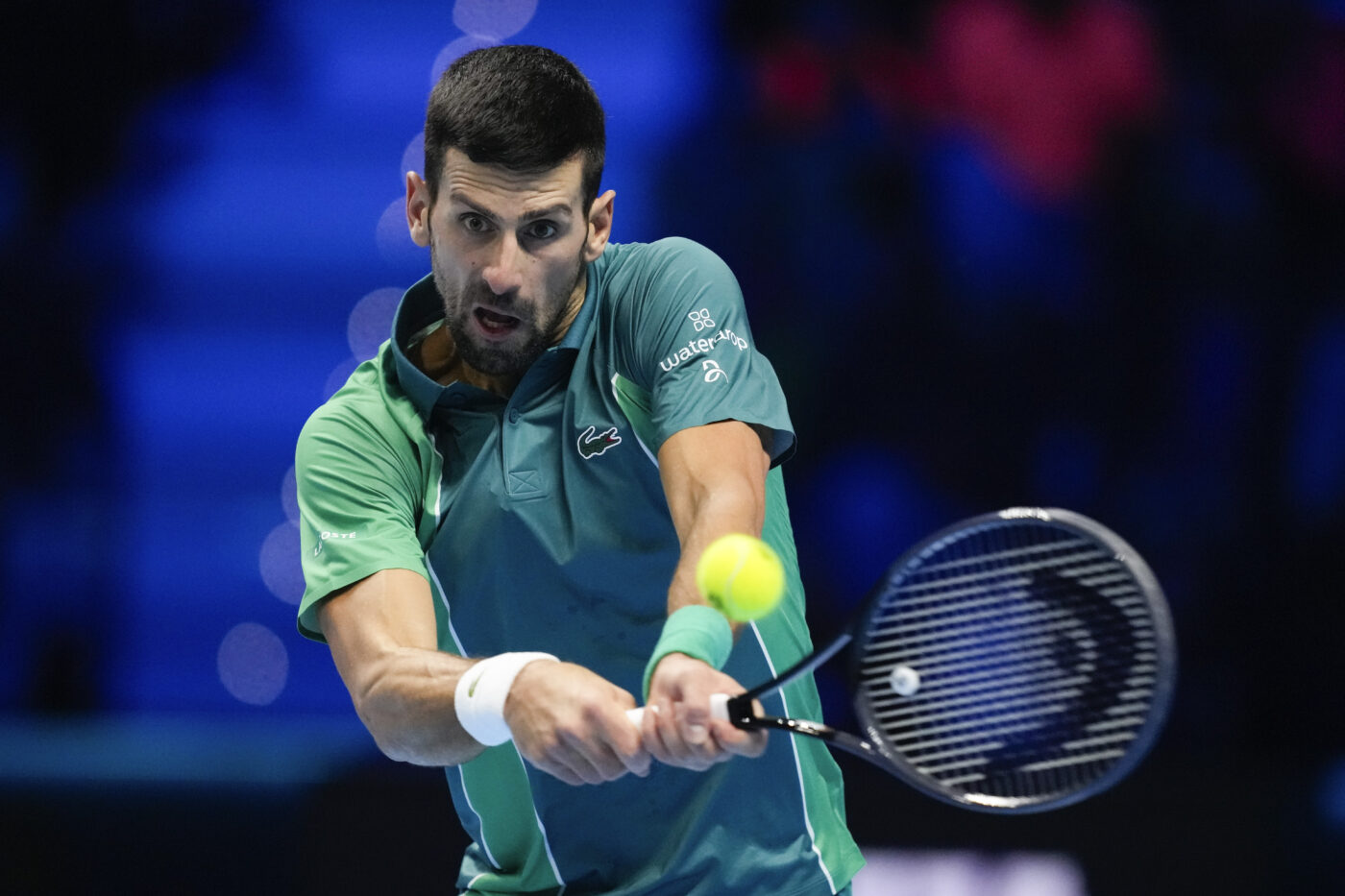 A dat norocul peste ea! Ce sumă vrea să obțină femeia care a prins racheta aruncată de Novak Djokovic, după ce a câștigat Roland Garros în 2016