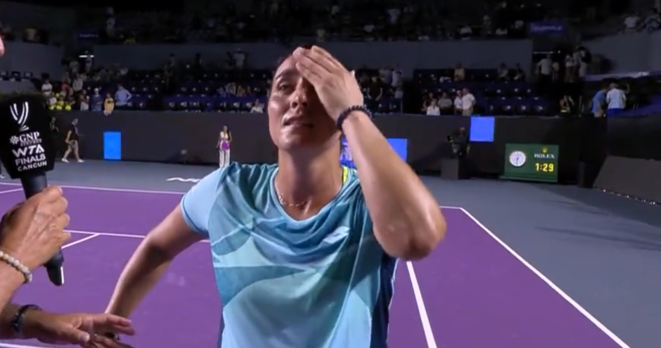 Moment neașteptat la Turneul Campioanelor! Rivala Simonei Halep a plâns pe teren și a anunțat decizia ei, după ce a învins-o pe campioana de la Wimbledon: „Donez o parte din premiu”