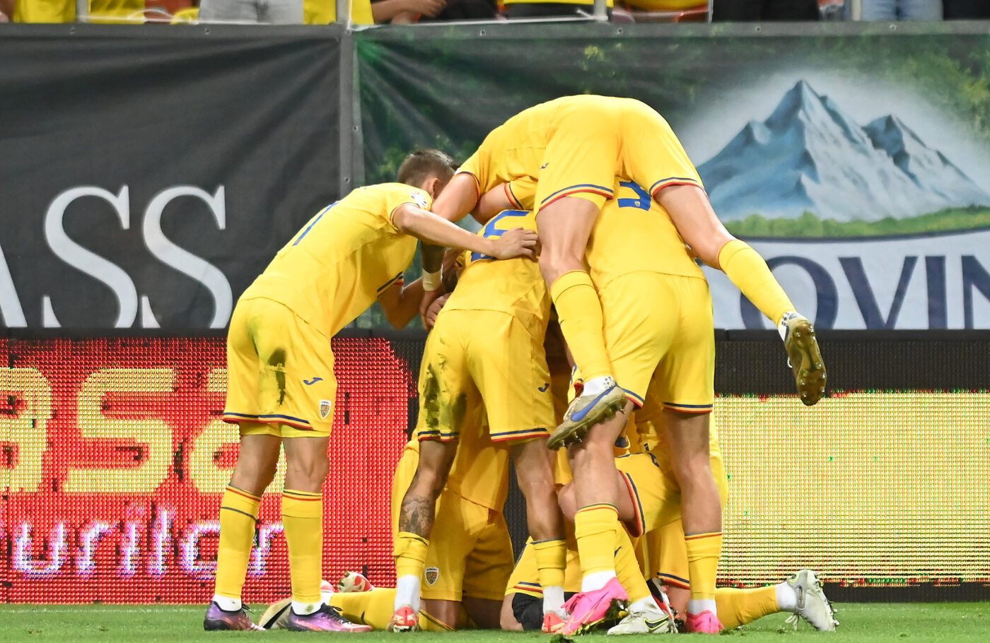 Suma uriașă pe care o primește FRF de la UEFA dacă România ajunge la EURO 2024. Ce sumă ajunge la jucători și cât împart Răzvan Burleanu și angajații din federație