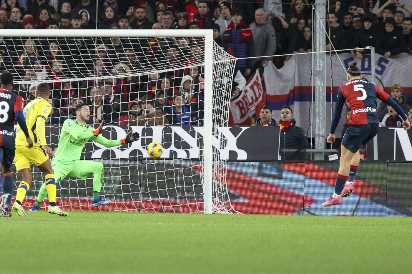 Radu Drăgușin, printre granzii din Serie A! Echipa de senzație pe care a prins-o după ce a „spart gheața” și a dat gol cu Verona