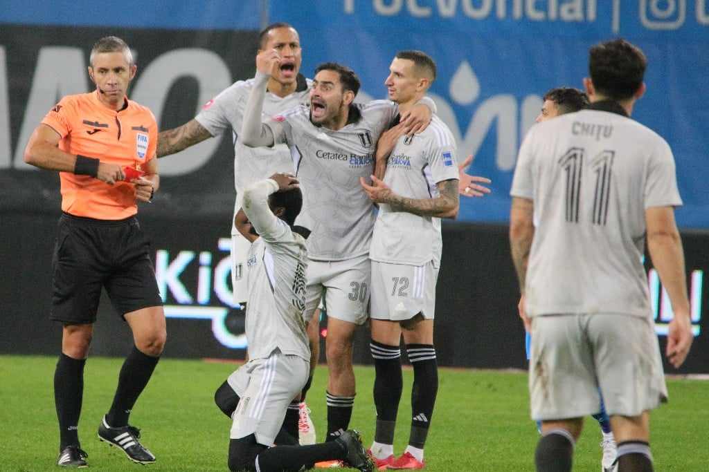 Radu Petrescu e atacat pentru că nu a oprit meciul Craiovelor: „Trebuia să îl întrerupă atunci!” | EXCLUSIV
