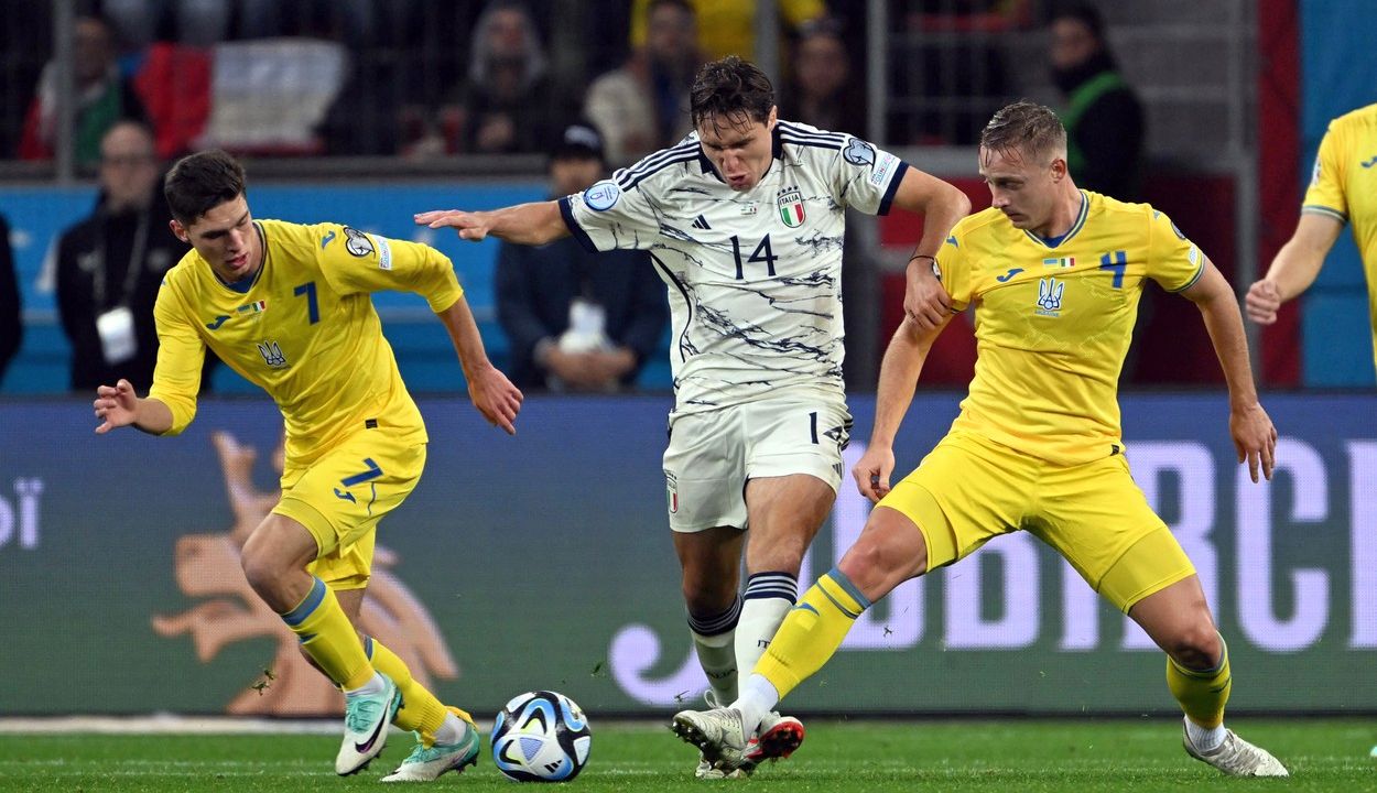 Rezultatele serii în preliminariile EURO 2024. Italia se califică cu scandal, după o fază controversată în minutul 90+2, la care şi comentatorii italieni erau speriați: „E penalty, l-a atins”