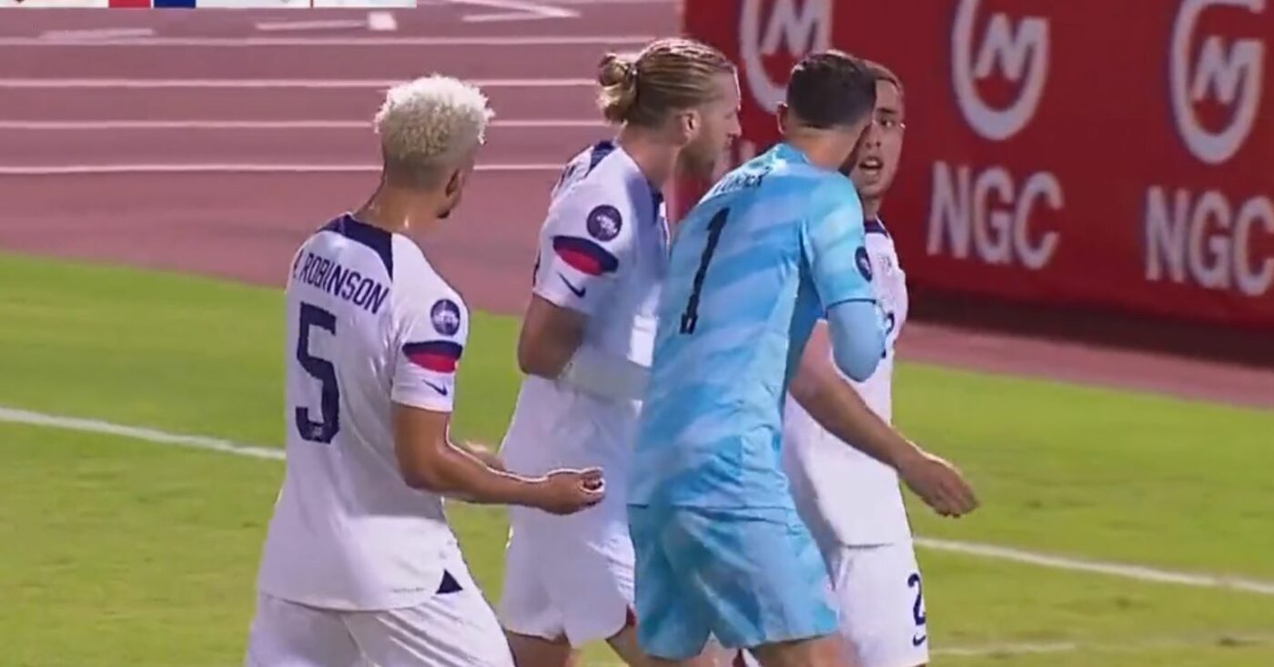 Și-a scos din sărite colegii! Dest, fotbalistul împrumutat de FC Barcelona, a luat roșu și a fost la un pas să fie bătut în vestiar: „Nu putem spune în public multe din lucrurile pe care le-am discutat în privat”