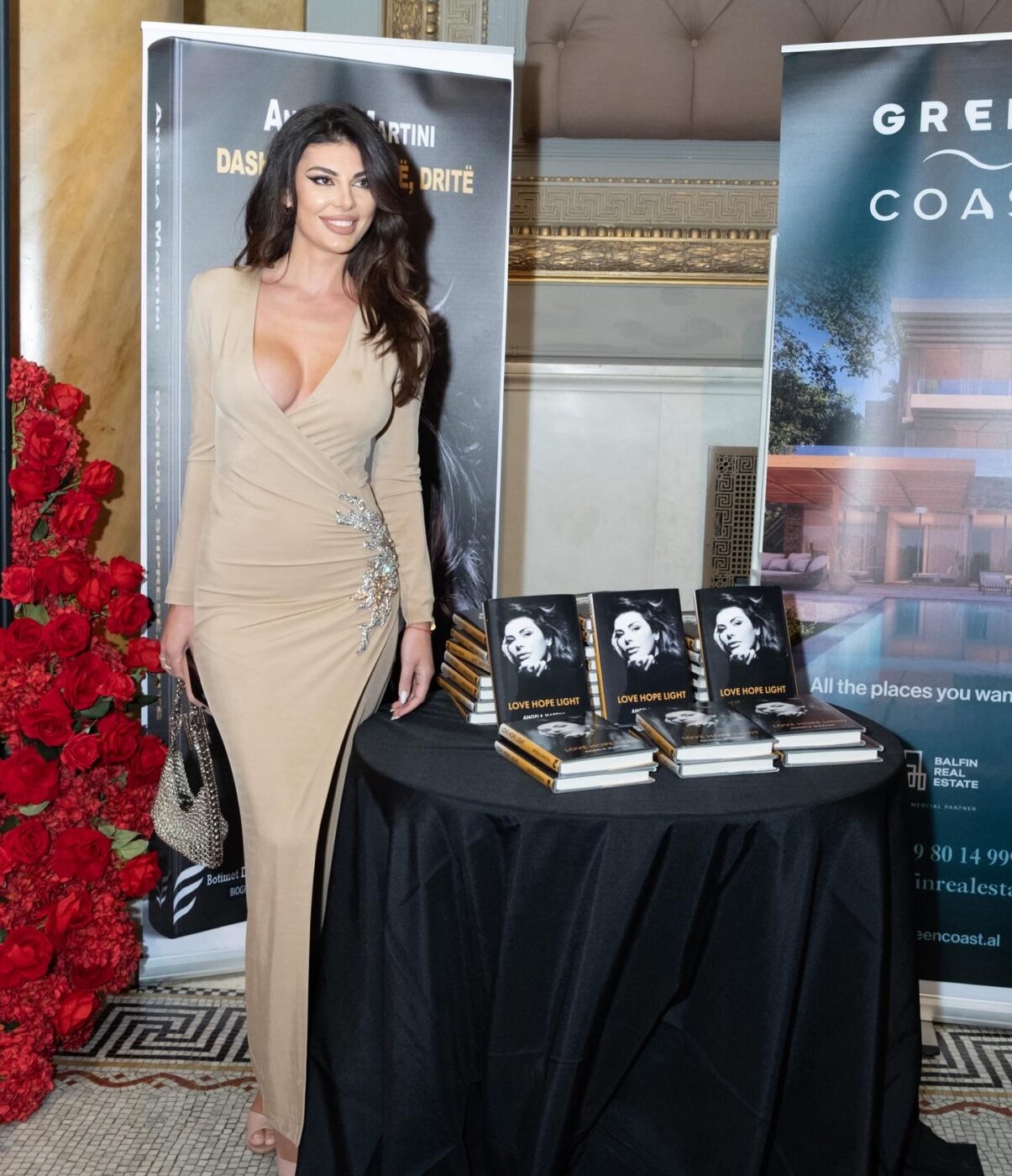 Soția lui Dragoş Săvulescu, apariție răvăşitoare! Miss Univers a primit un premiu în SUA. GALERIE FOTO