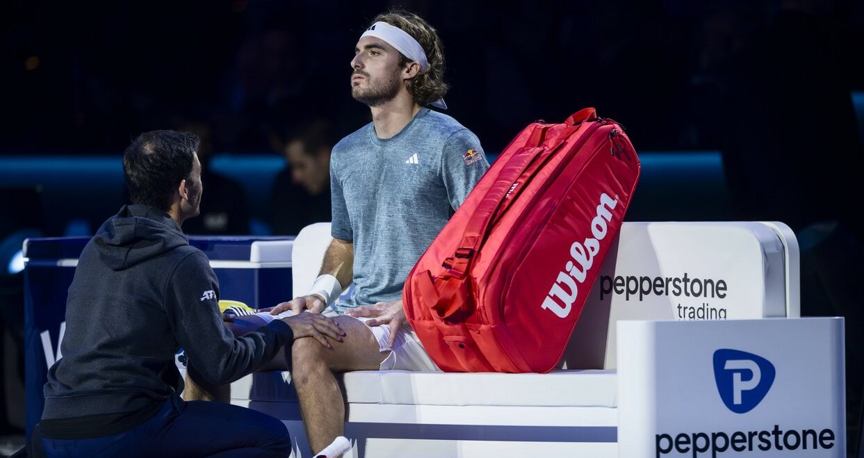 Stefanos Tsitsipas, huiduit pentru că s-a retras după numai 17 minute în meciul cu Holger Rune de la Turneul Campionilor! Prima reacție a jucătorului: „Durerea era mare”