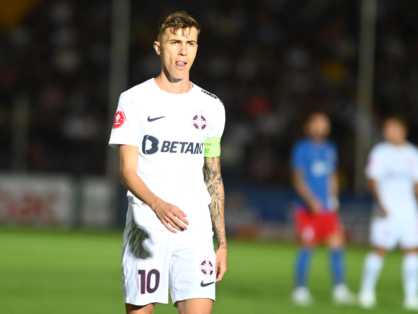 Un fost jucător de la FCSB încearcă să-l convingă pe Gigi Becali că n-ar trebui să renunțe la Tavi Popescu: „Așa îl vinde pe milioanele la care visează”. VIDEO