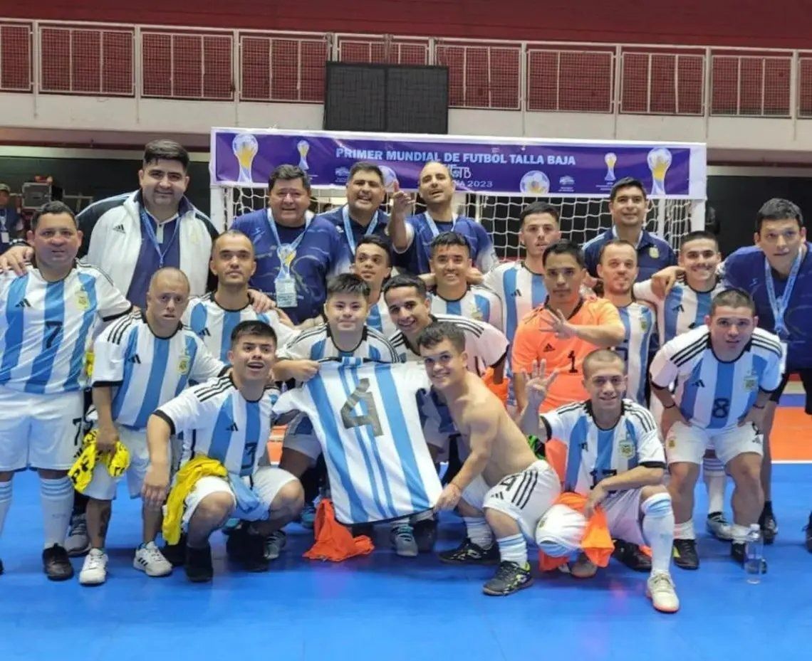 Argentina a câștigat și Mondialului piticilor. Finală sud-americană cu incidente grave în tribune și pe teren | VIDEO