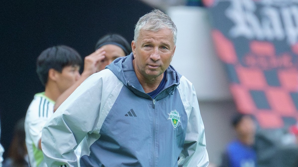 Dan Petrescu face România de râs în Asia: „Stați toți ca proștii pe bancă!” Derapajul antrenorului în Liga Campionilor