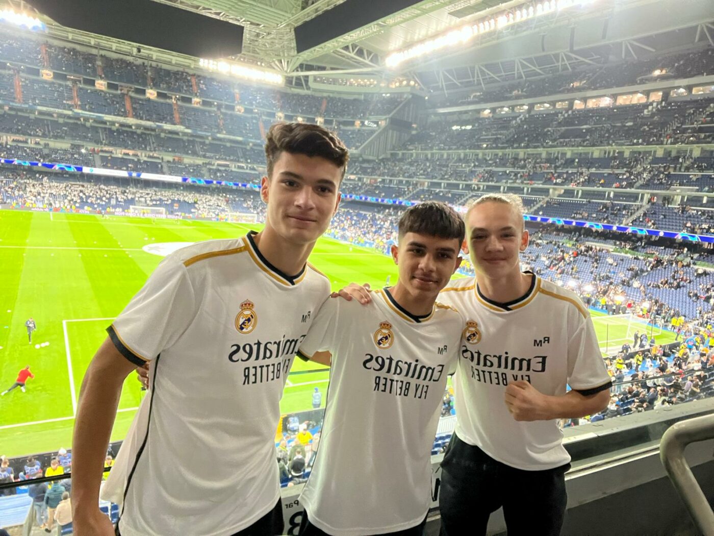 Andrei Rațiu, internaționalul român de la Rayo Vallecano, ar putea fi coechipier cu trei fotbaliști români veniți în probe! Puștii s-au antrenat, au fost monitorizați și s-au delectat live la Real Madrid – Napoli | SPECIAL
