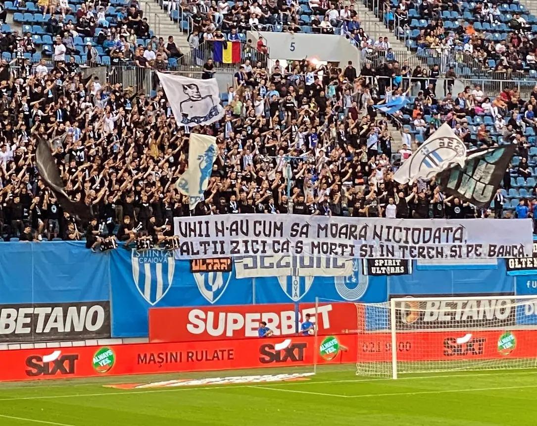 Un fost mare observator al României a tras concluzia după derby-ul care l-a înfuriat pe Adrian Mititelu: „Trebuia să intre în peluză și să ia banner-ul! Se vor îndepărta de Universitatea Craiova!” | EXCLUSIV