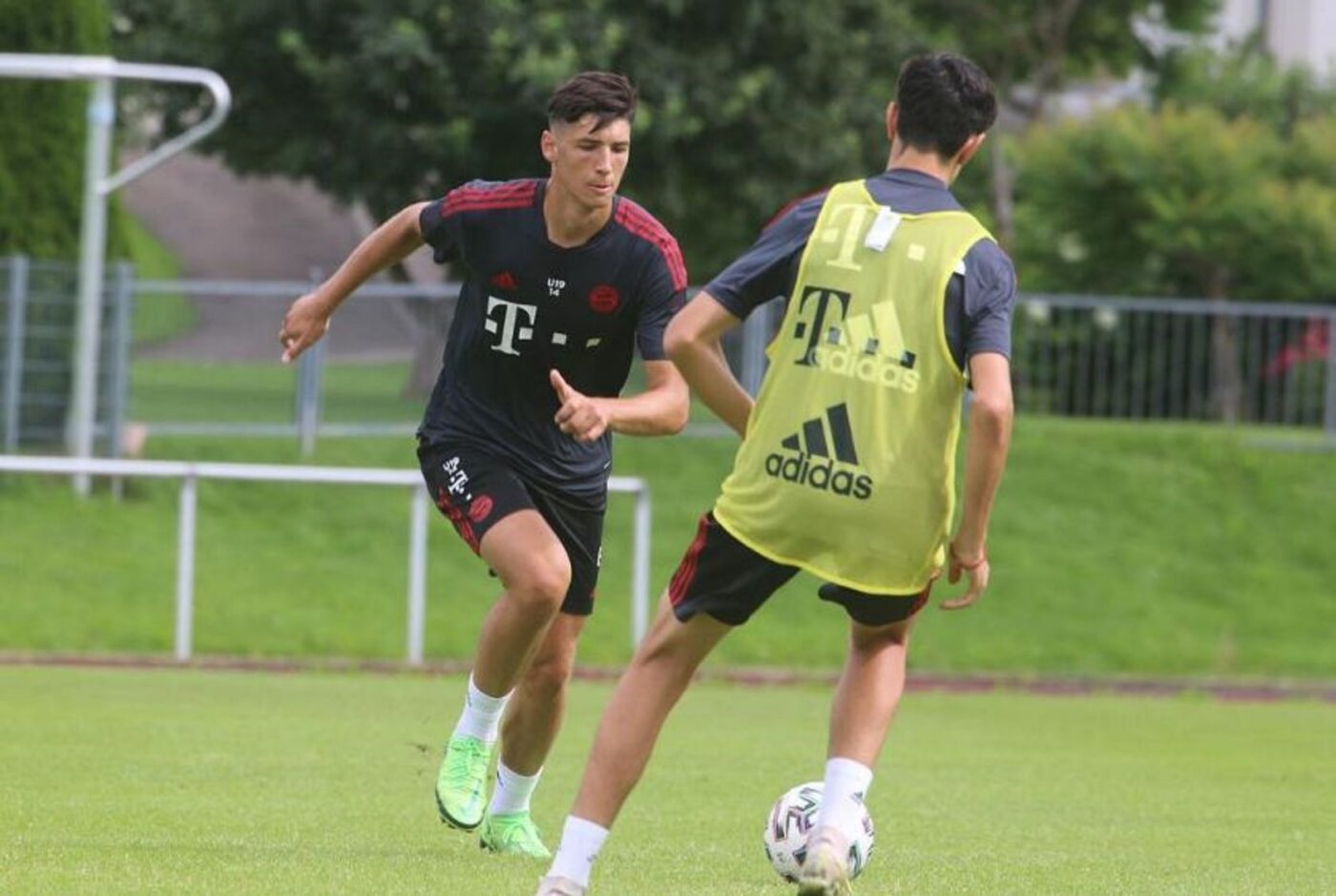 România dă lovitura cu căpitanul lui Bayern Munchen! Vrea să joace pentru naționala noastră