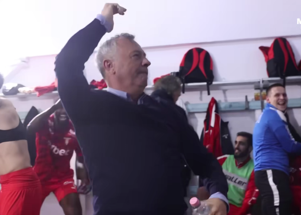 Mircea Rednic a făcut show după ce a învins-o pe Dinamo! Explozie de bucurie în vestiarul de la UTA Arad | VIDEO