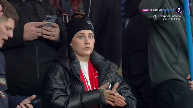 Apariție surprinzătoare pe stadionul Arcul de Triumf, la Dinamo – FC Voluntari! „Rebela tenisului” a fost surprinsă cântând alături de galeria „câinilor”