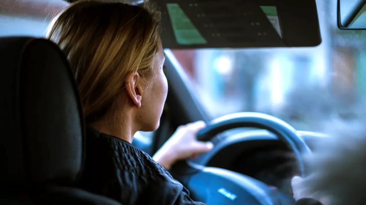 Apare un nou carnet de conducere! Cum va arăta permisul pentru minorii de 17 ani și cum vor putea conduce autovehicule