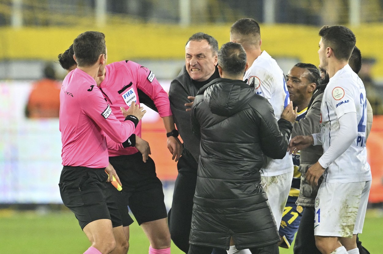 Arbitrul bătut în Turcia a luat decizia șoc la scurt timp după agresiunea la care a fost supus de bașkanul milionar! „S-a terminat!”