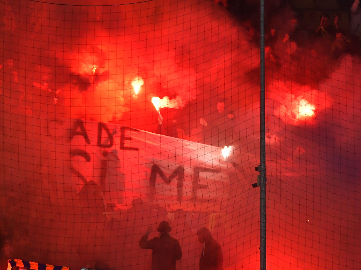 Atmosferă de Champions League la derby-ul finalului de an din Superliga! Scenografiile la care s-a muncit timp de două săptămâni vor face senzație în toată Europa: „Au venit 400-500 și au oprit circulația!” EXCLUSIV