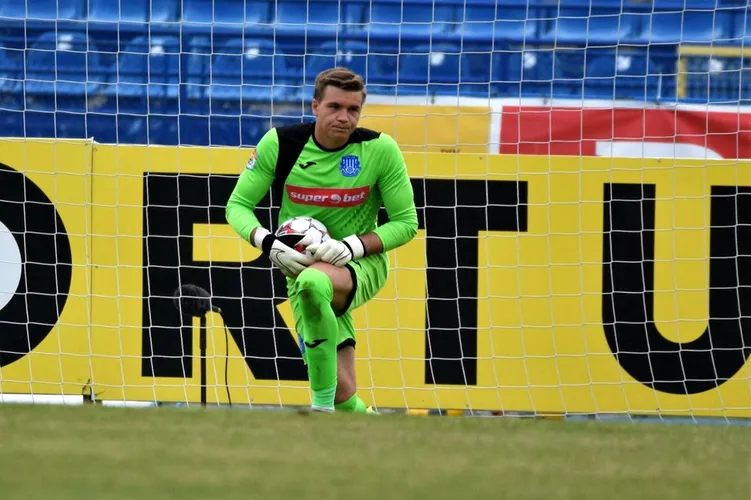 Decizia radicală a unui fost internațional român! S-a retras din fotbal la doar 23 de ani și a ales să se apuce de IT: „Mai bine acum decât la 35 de ani, cu genunchii zdrobiți”. EXCLUSIV