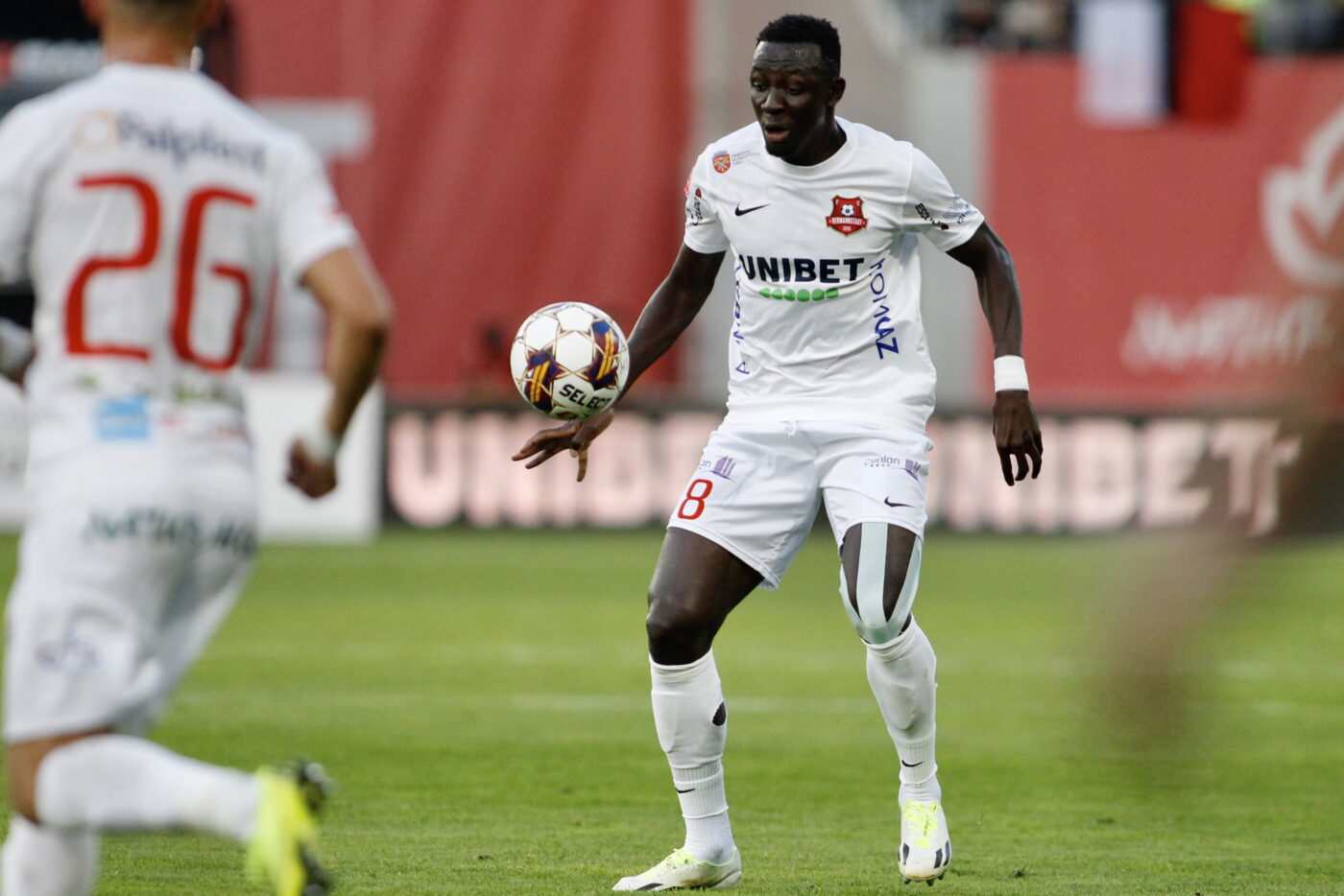 Ce contract i-a oferit Gigi Becali lui Baba Alhassan. Salariul pe care patronul FCSB i l-a pus pe masa negocierilor: de ce a ezitat să îl cumpere şi care e atuul care l-a convins până la urmă pe finanțatorul din Pipera. EXCLUSIV