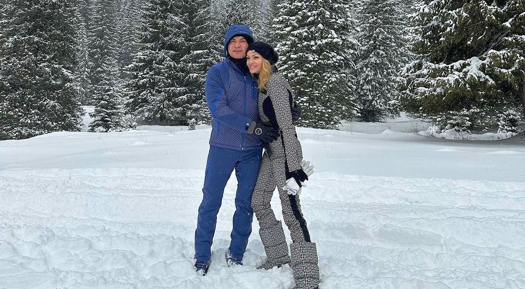 Ce îi face Valentina Pelinel lui Cristi Borcea de Crăciun ca să mențină vie relația de iubire dintre ei! „Hai, să mai existe și surprize”