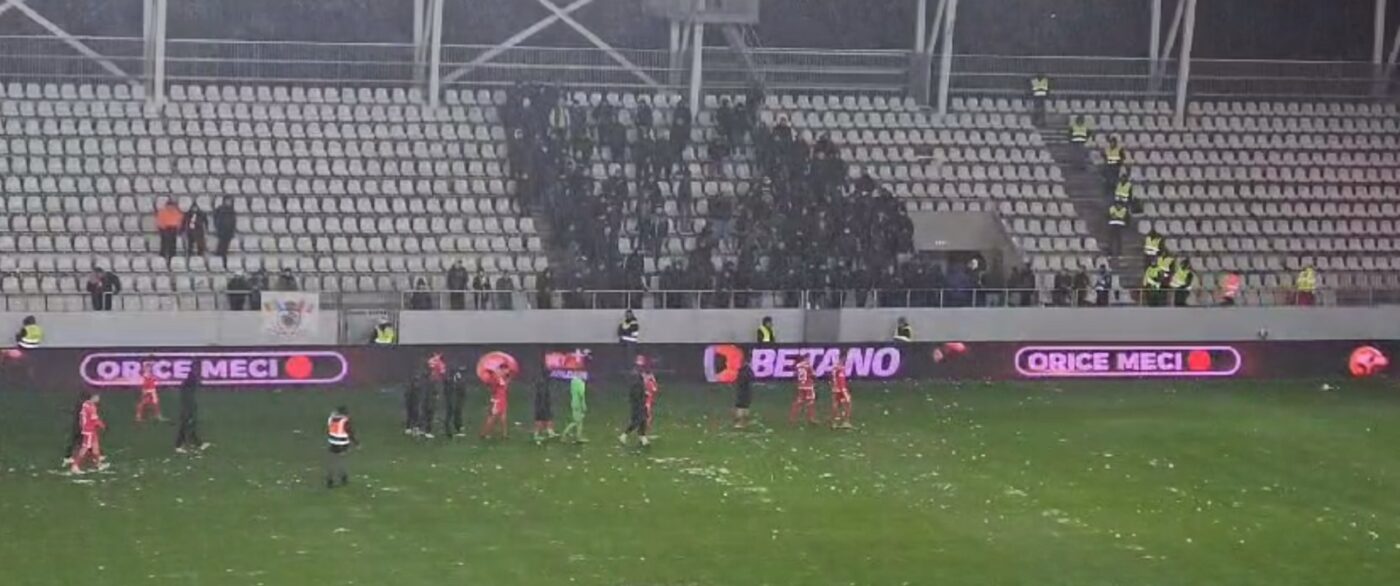 Momente urâte cu galeria „câinilor”! Ce le-au făcut ultrașii lui Dinamo fotbaliștilor lui Kopic după 3-3 cu Oțelul: imagini dezolante! VIDEO