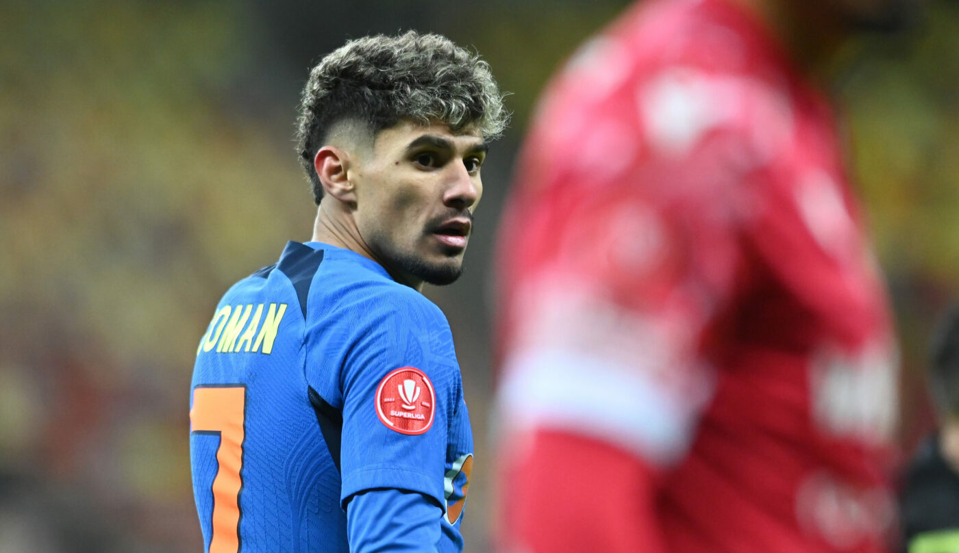 Asta da ironie a sorții! Cum a apărut Moș Crăciun îmbrăcat la întâlnirea cu vedetele FCSB: Tavi Popescu și Florinel Coman s-au uitat lung la el