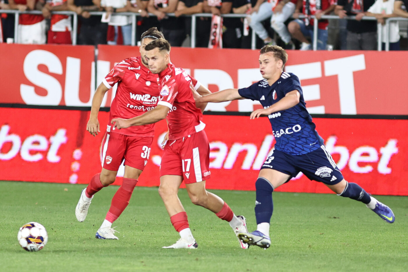 Dinamo, în misiune infernală! Rivala „câinilor” în lupta pentru evitarea retrogradării, gata să facă două mutări pe piața transferurilor. A luat un trofeu cu FCSB și este ca și semnat | EXCLUSIV