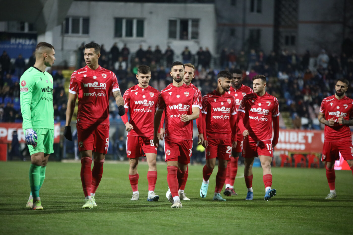 Starea accidentaților de la Dinamo. „Câinii” nu vor să riște marți, mai ales că urmează meciul capital de la Iași, partidă pentru care ar putea fi recuperați toți jucătorii. Fotbalistul care are șanse să intre cu Hermannstadt. EXCLUSIV