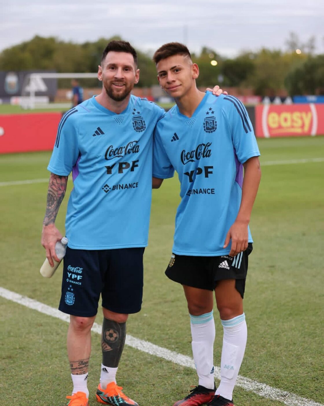FC Barcelona se luptă cu Manchester City pentru noul decar de senzație al Argentinei