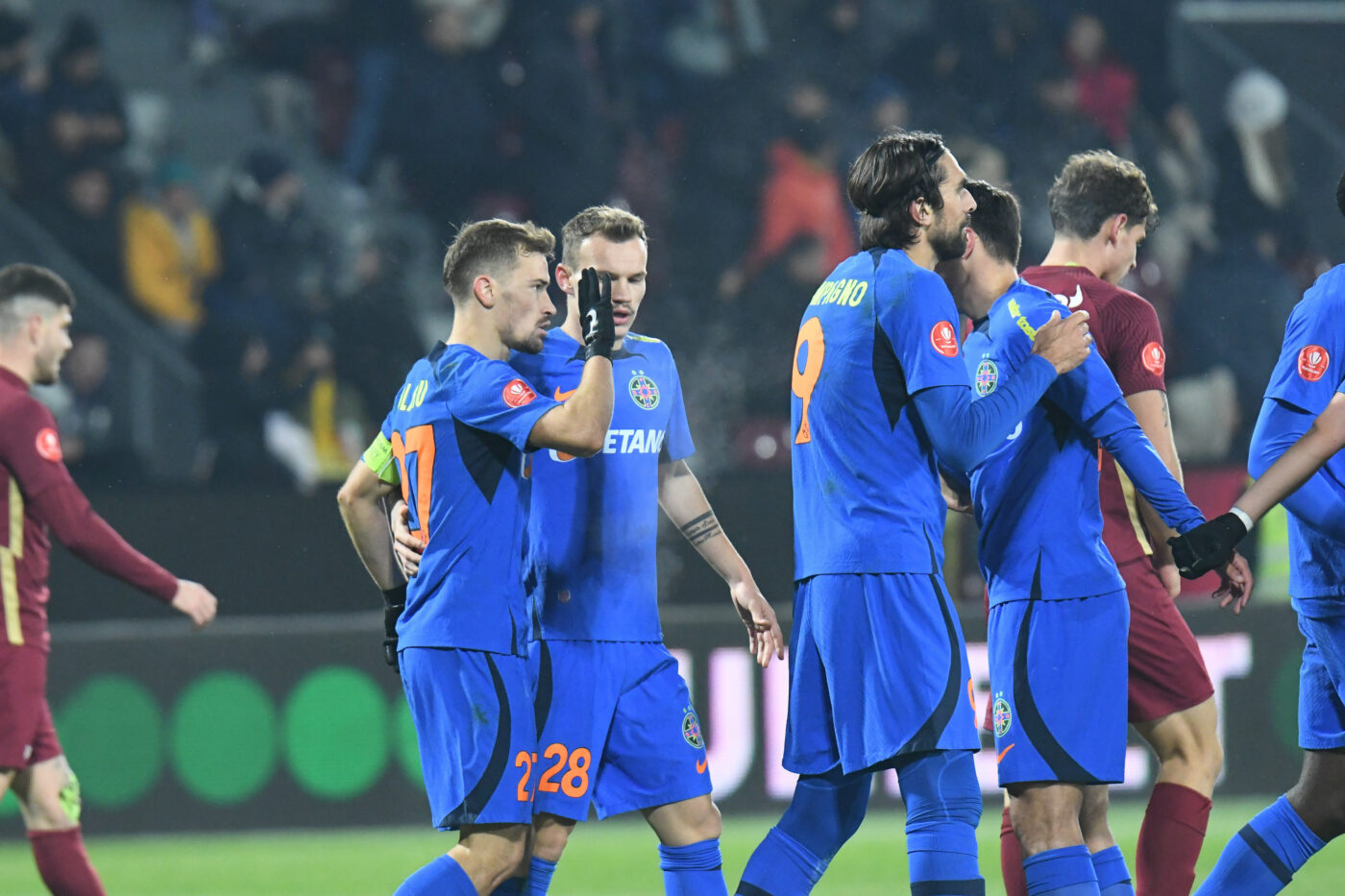 Ce i-au făcut fotbaliștii FCSB lui Sebastian Colțescu imediat după fluierul de final al derby-ului cu CFR, în care arbitrul i-a anulat un gol lui Florinel Coman