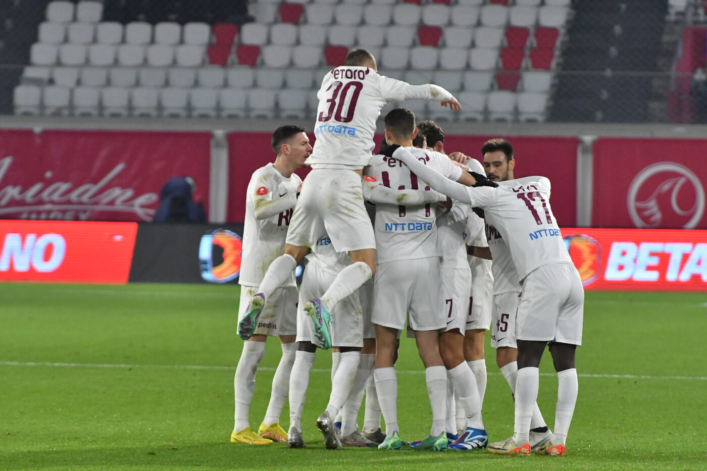 CFR Cluj, transfer bombă în această noapte, chiar înainte de primul meci din 2024! Atacantul nigerian cu cifre excelente este lovitura momentului dată de Nelu Varga