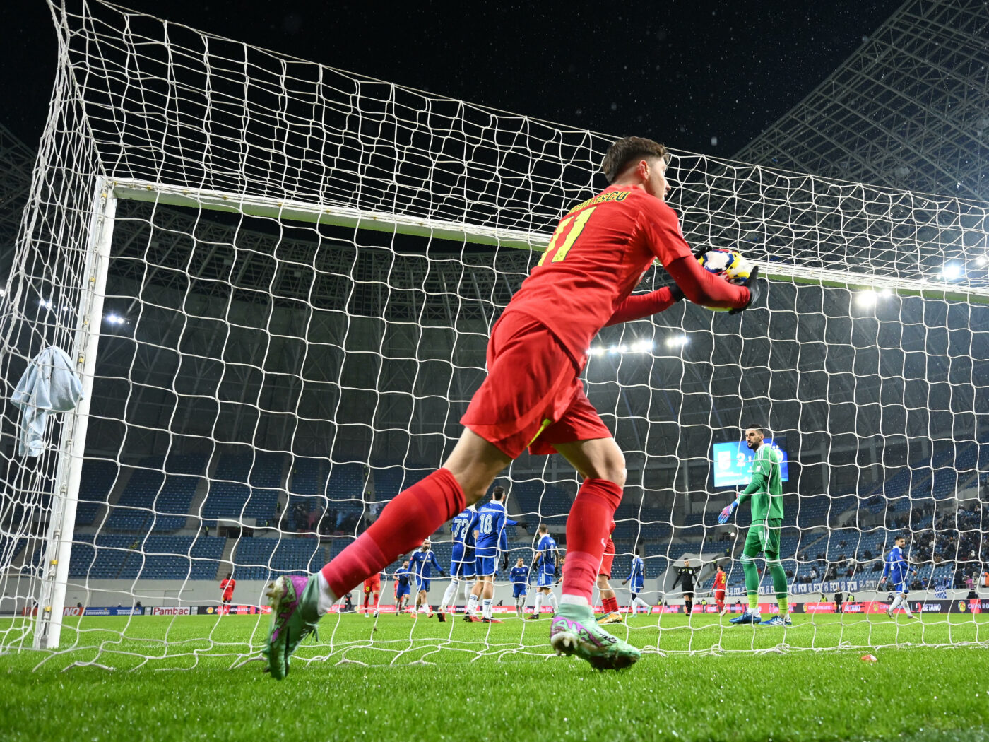 Gestul surprinzător făcut de David Miculescu după ce a marcat în FCSB – UTA! Cum a putut să se manifeste fotbalistul după ce și-a învins echipa din orașul natal