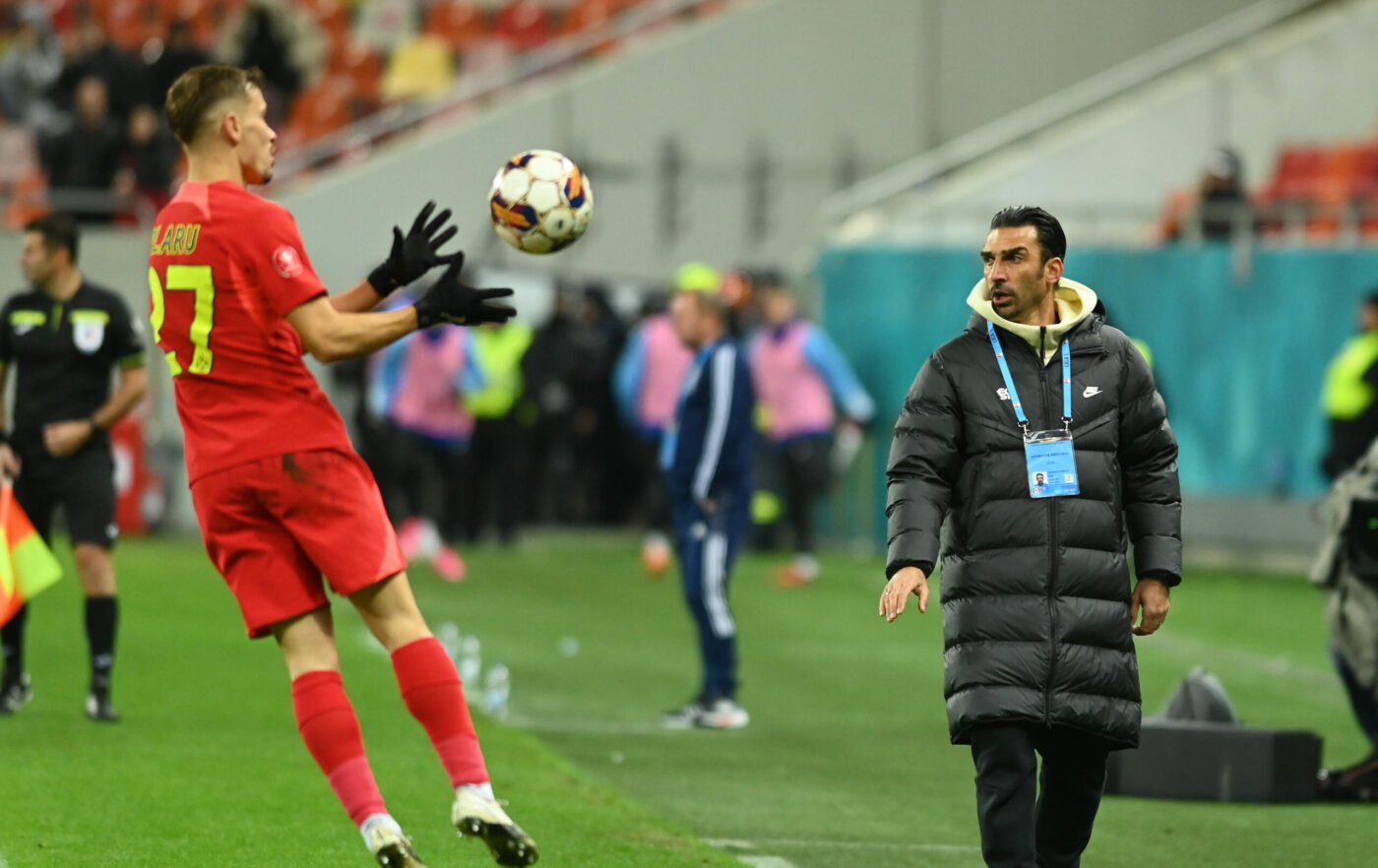 Charalambous nu a mai rezistat presiunii şi a răbufnit după umilința trăită de FCSB cu FC U Craiova! Cine e principalul vinovat pentru tot ce e la echipă: „Ştim asta”