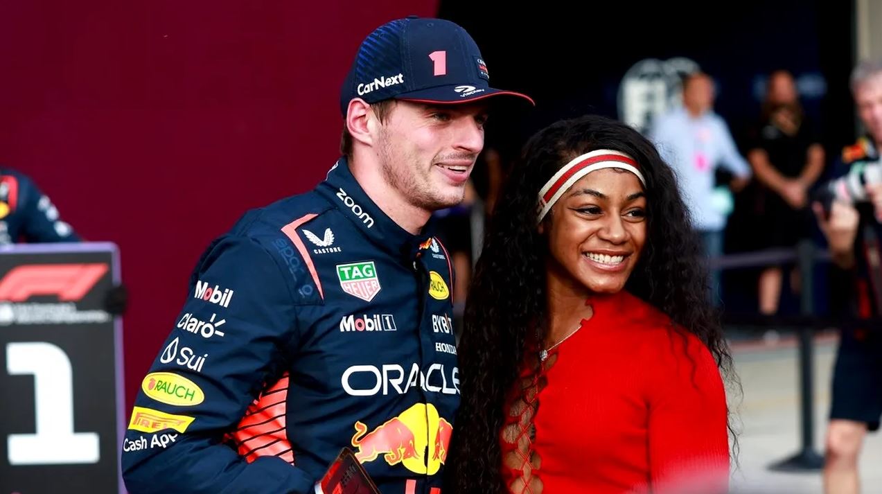 Fabulos! Triplului campion mondial al Formula 1, Max Verstappen, i s-a interzis să conducă un sedan Mercedes-AMG pentru că e prea tânăr!