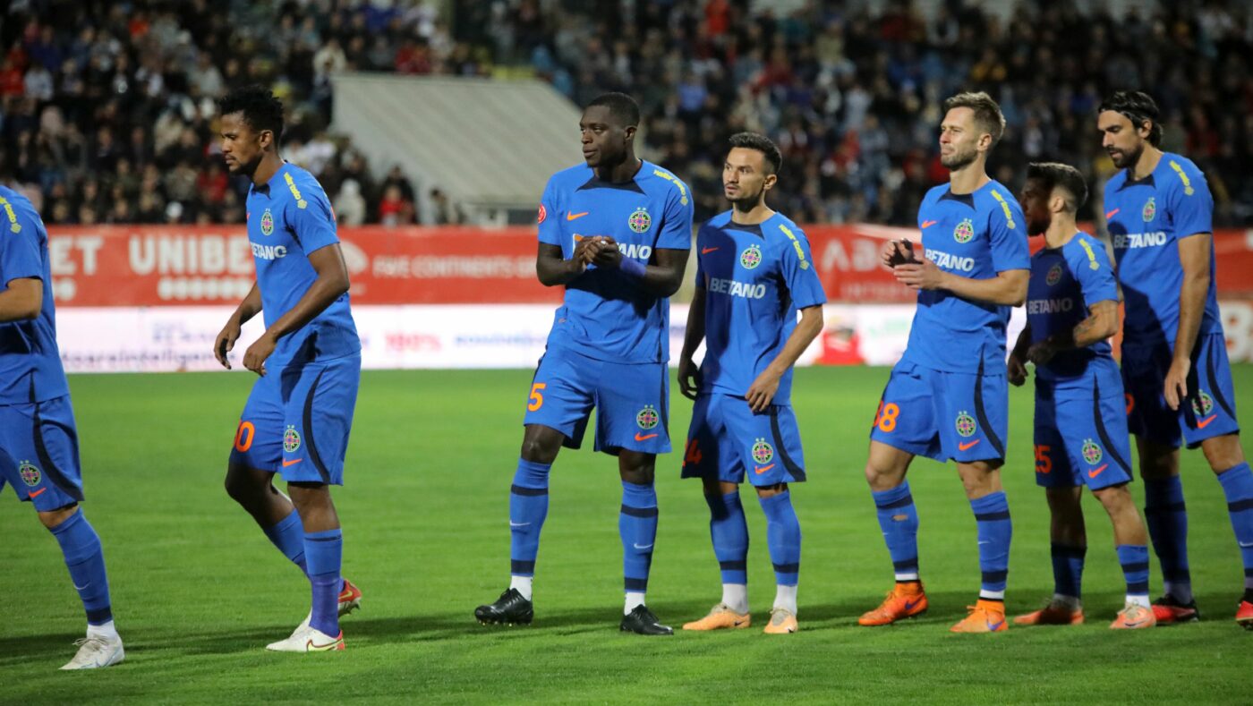 Gică Hagi, sunat de Gigi Becali în aceste zile pentru a face un transfer pe axa FCSB – Farul! Afacerea pe care ar putea-o face nașul și finul