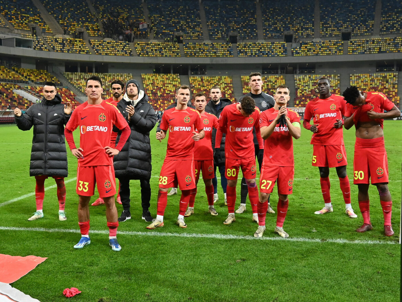 Gigi Becali e disperat să vândă un fotbalist de la FCSB. I-a scăzut prețul cu 30 la sută și recunoaște că a făcut o gafă uriașă: „Unde ești, mă, aici? La înot? A dat de bani!”