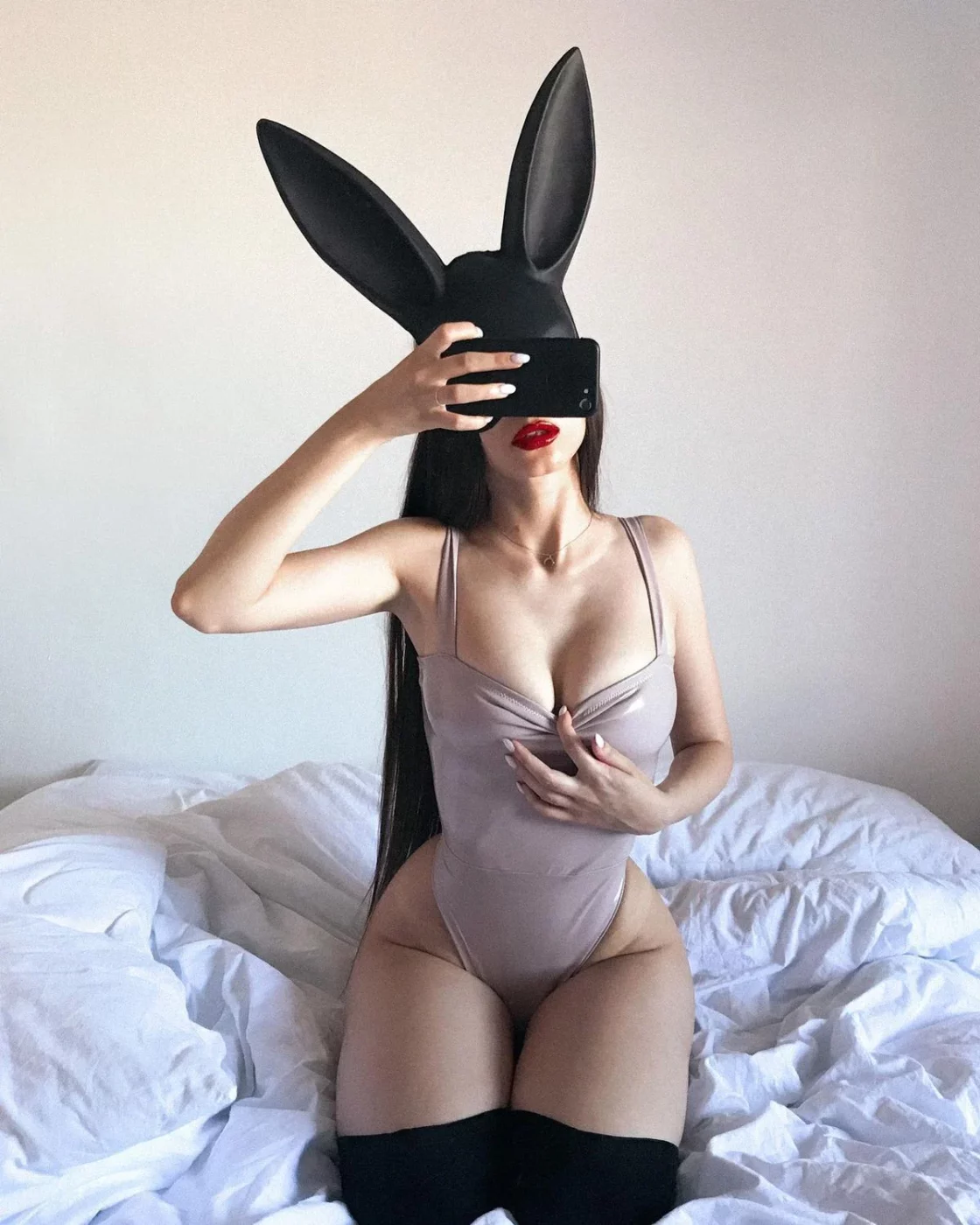 Imagini incendiare cu „cumnata” lui Mihai Bendeac. Iubita oficialului dinamovist face ravagii pe internet: „Interzise pe Instagram”. GALERIE FOTO