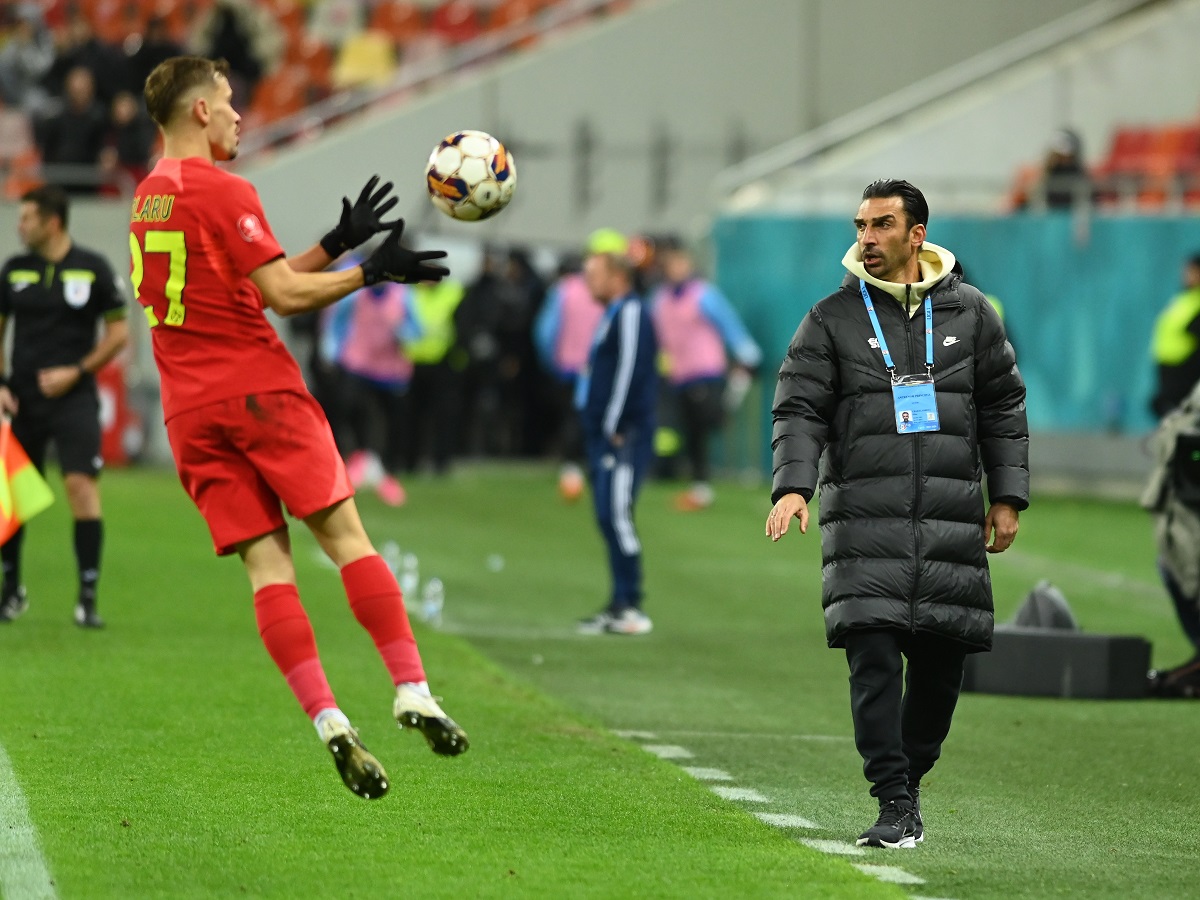 L-a scos Gigi Becali din echipă la pauză? Cum explică Elias Charalambous schimbarea fotbalistului care a comis eroarea de la golul de 0-1 din FCSB – Oțelul