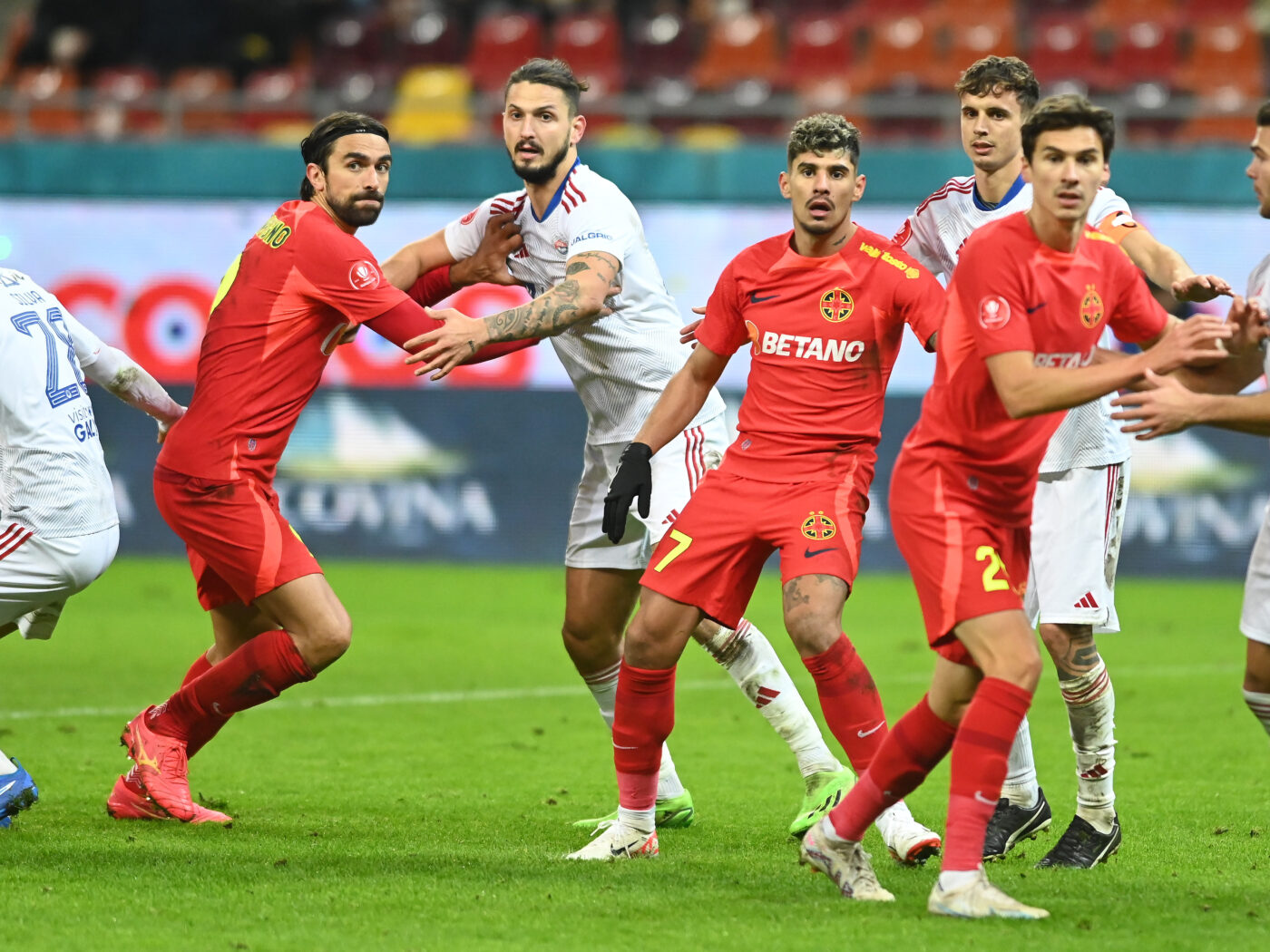Lista celor trei fotbaliști pe care Gigi Becali îi dă sigur afară de la FCSB, după eșecul cu Oțelul! I-a făcut praf pe toți trei: doi au fost titulari în atac. „Se ascund”