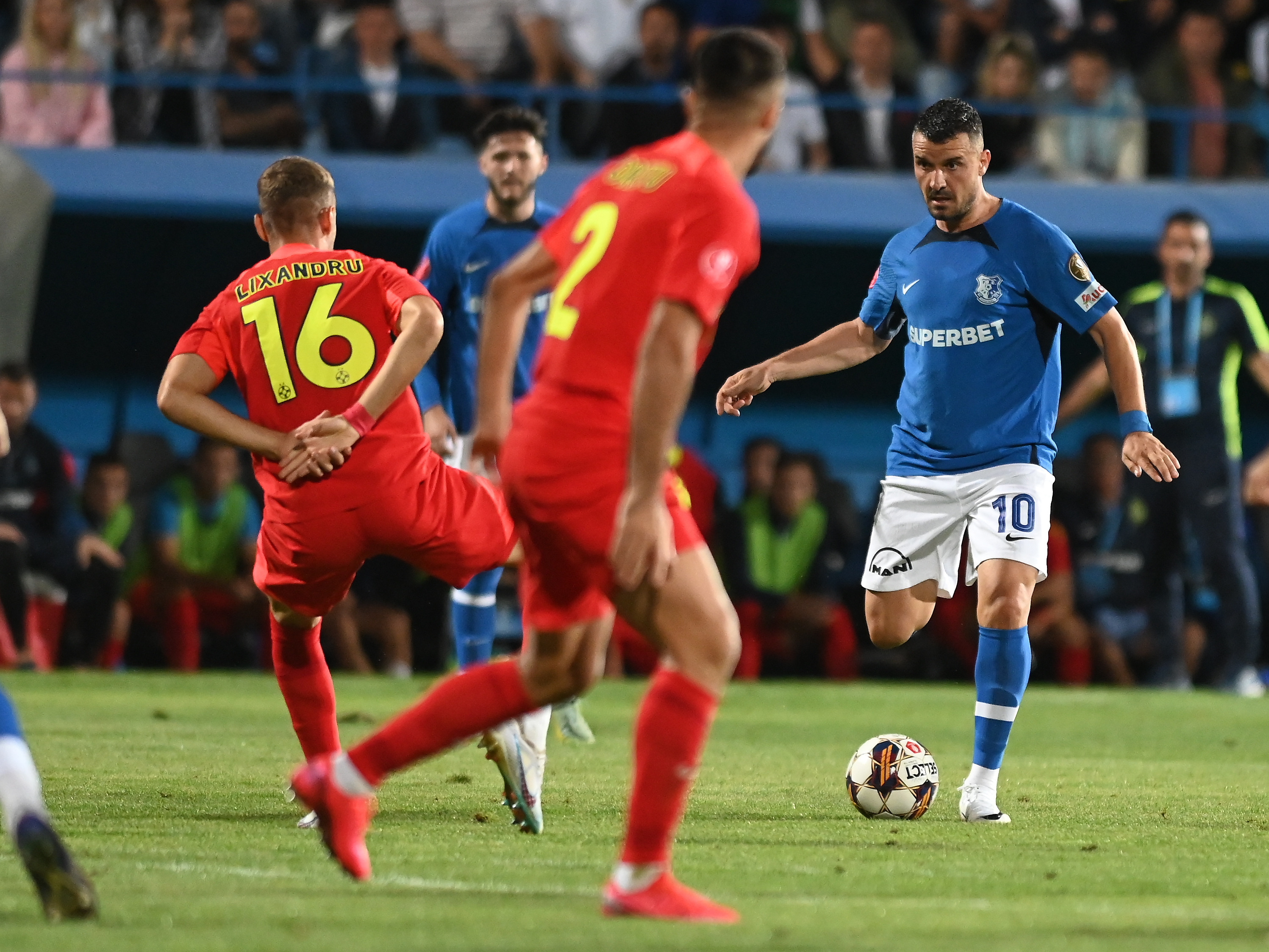 FCSB – Farul, Live Video Online, de la ora 20:00, în etapa 24 din Superliga. Florinel Coman rămâne pe banca de rezerve, Baba Alhassan e titular! Echipele de start