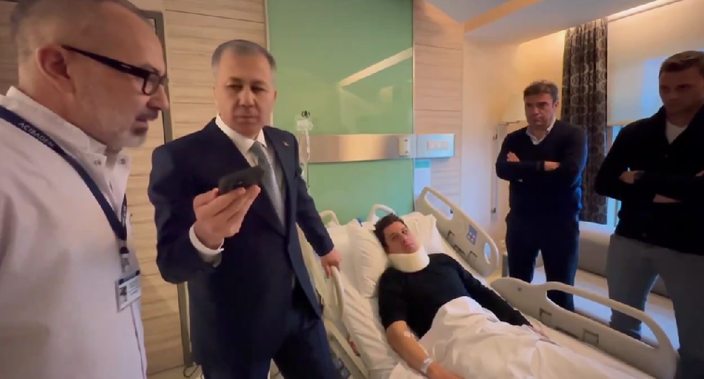 Primele imagini cu arbitrul Halil Umut Meler pe patul din spital, după ce a fost lovit cu bestialitate de bașkanul lui Ankaragucu! Cum arată și ce i-a spus, la telefon, președintele Recep Erdogan