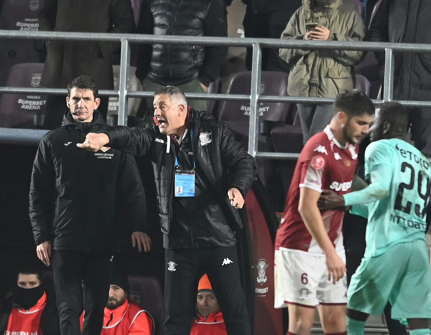 Jale mare la Rapid după eliminarea din Cupa României: primele reacții ale lui Bergodi și ale fotbaliștilor giuleșteni. Ce s-a întâmplat la pauza meciului cu CFR, în vestiar
