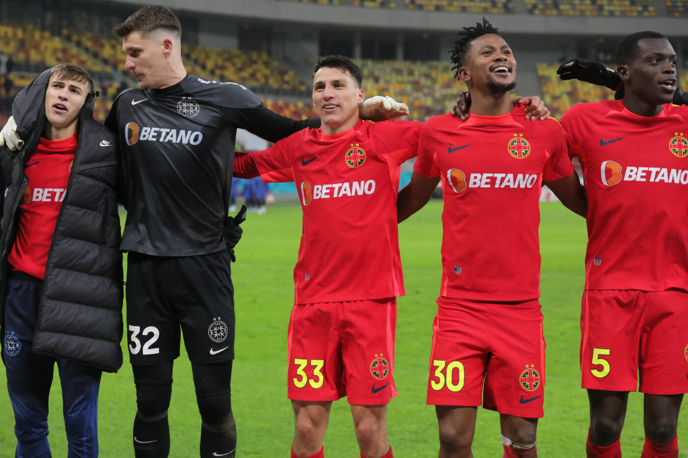 Ce s-a întâmplat între fotbaliștii FCSB și fanii roș-albaștrilor la finalul meciului cu Hermannstadt