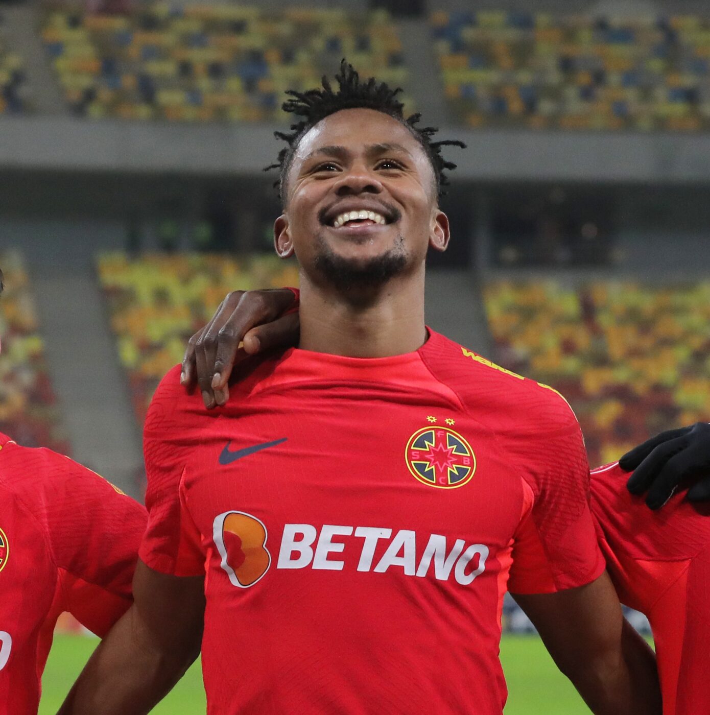 Siyabonga Ngezana rupe tăcerea despre transferul în Ligue 1! Fotbalistul de la FCSB a vorbit despre plecarea la Lorient: „Dacă a vorbit Gigi Becali, nu iese fum fără foc”