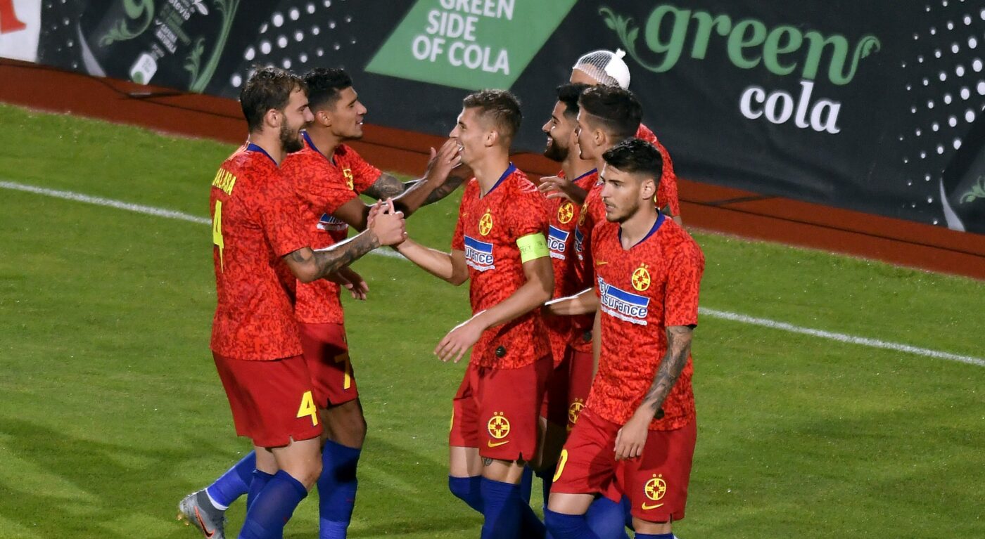 Scandal între fosta vedetă de la FCSB și cel mai dur antrenor din Superliga! Fotbalistul s-a certat cu tehnicianul și acesta a decis să îl dea afară de la echipă. EXCLUSIV