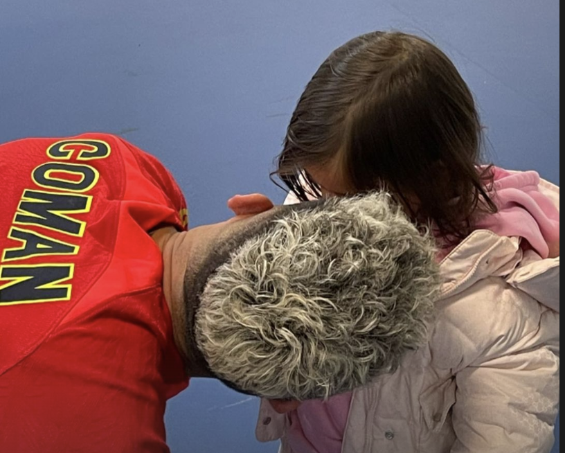 Fetița lui Florinel Coman a început să plângă pe Arena Națională când tatăl ei a ieșit de pe teren. Imagini emoționante cu micuța și ce a făcut fotbalistul lui Gigi Becali. VIDEO