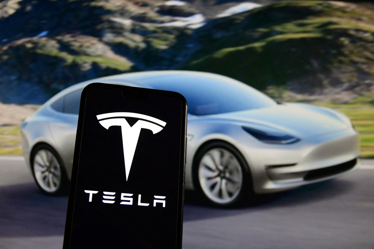 Tesla trebuie să cheme la revizie, de urgență, peste două milioane de mașini din cauza unor probleme la pilotul automat! Anunț șocant despre bolizii lui Elon Musk: ce modele sunt afectate!