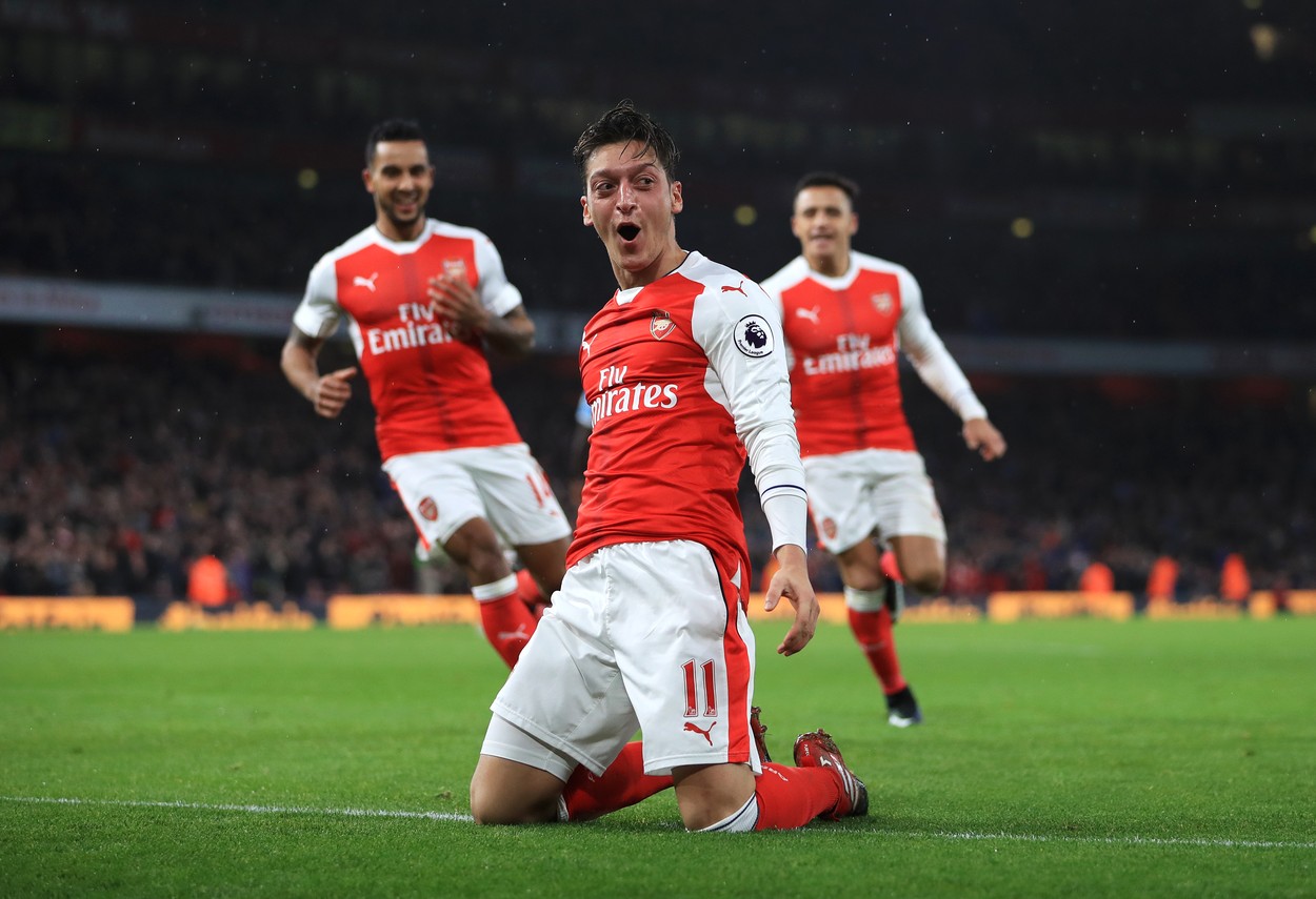 Transformarea ireală a lui Mesut Ozil, la câteva luni de când s-a retras din fotbal! Stă numai în sala de forță și arată ca un „tanc cu pătrățele”